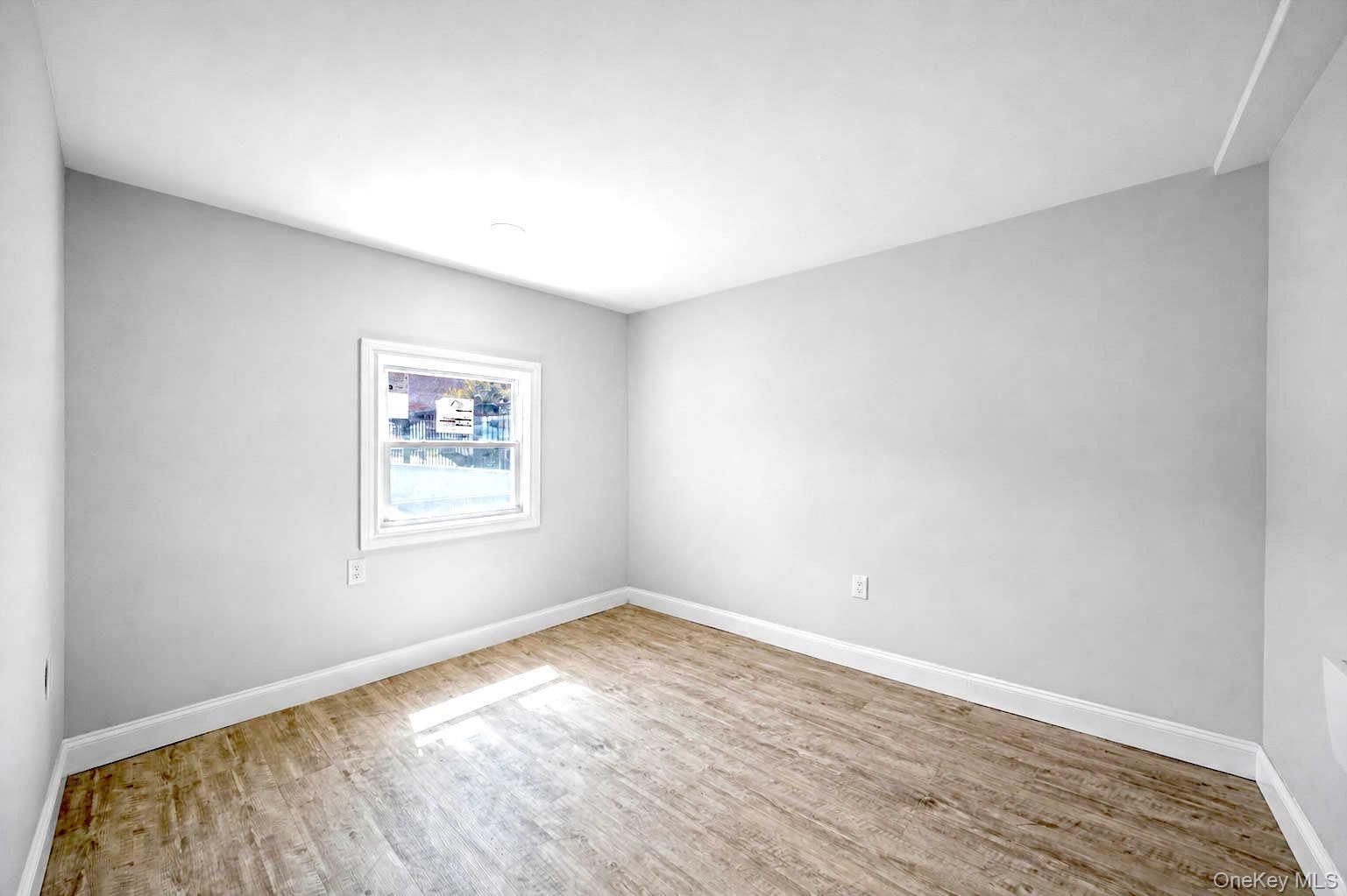 Single Family Paulding Avenue Bronx, NY 10466, MLS-1033479-32