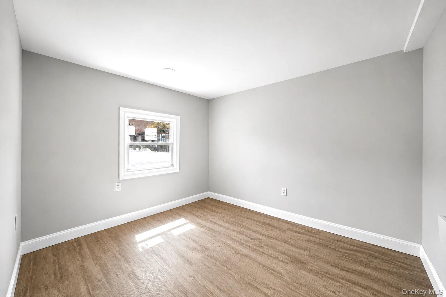 Single Family Paulding Avenue Bronx, NY 10466, MLS-1033479-33