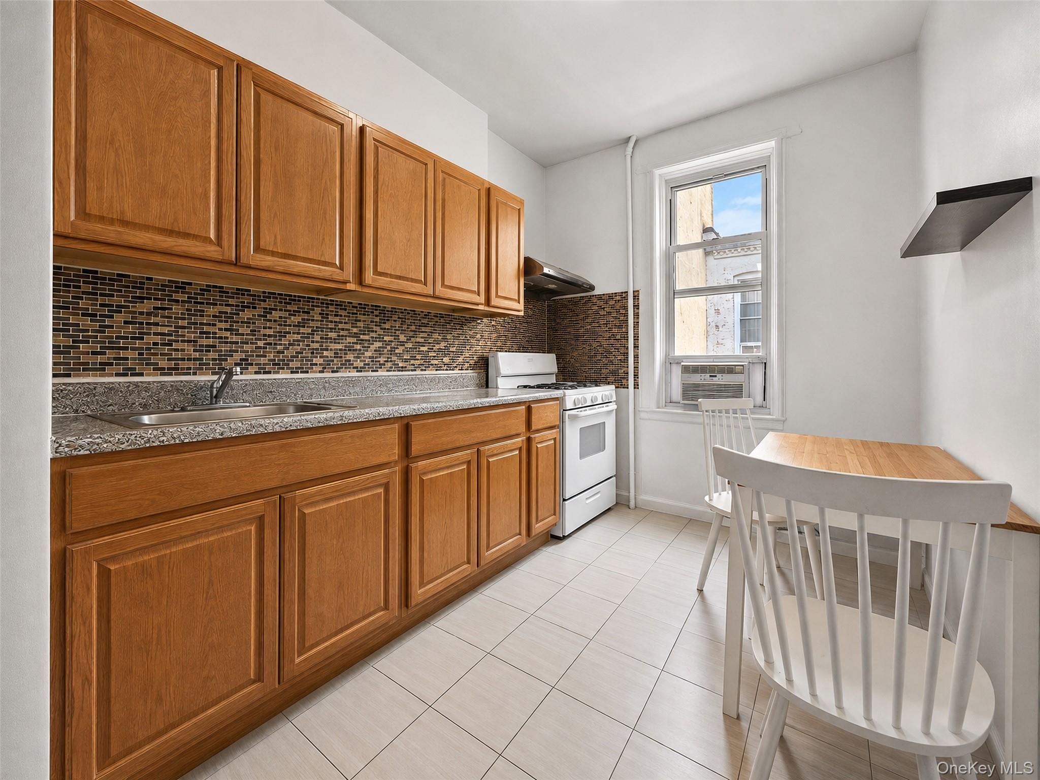 Single Family Myrtle Avenue Queens, NY 11385, MLS-1033485-4
