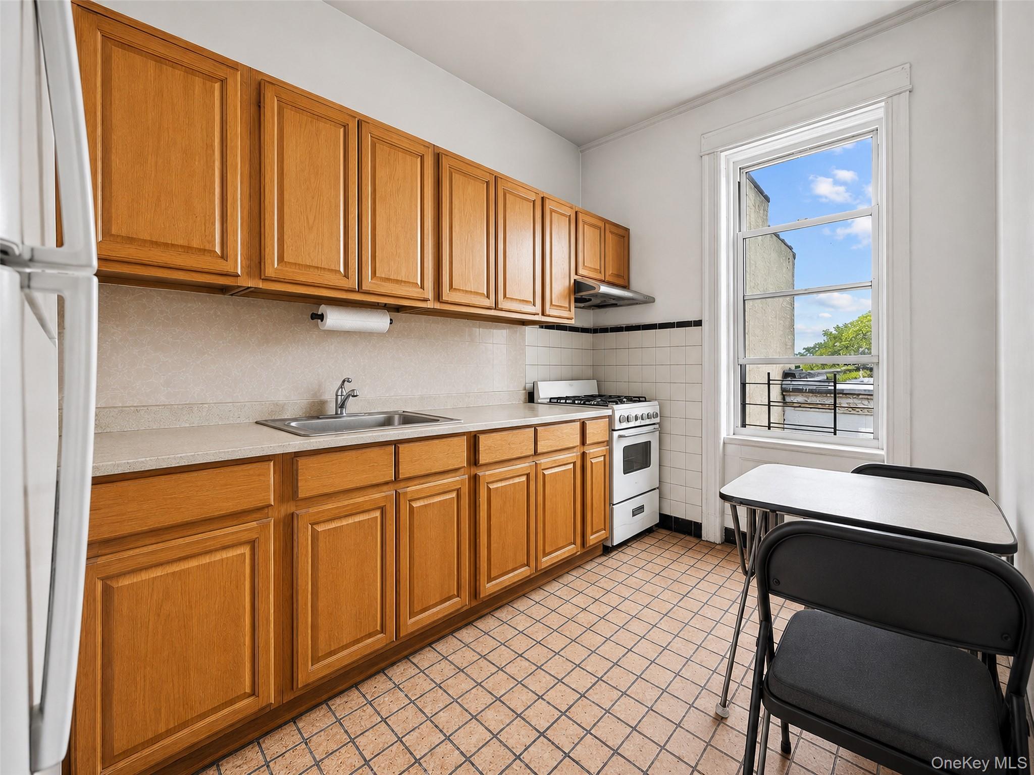 Single Family Myrtle Avenue Queens, NY 11385, MLS-1033485-5