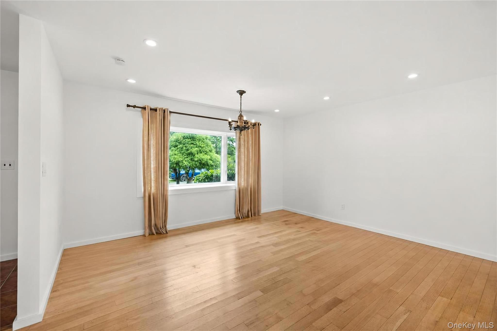 Single Family Bayview Avenue  Suffolk County, NY 11751, MLS-1033491-17