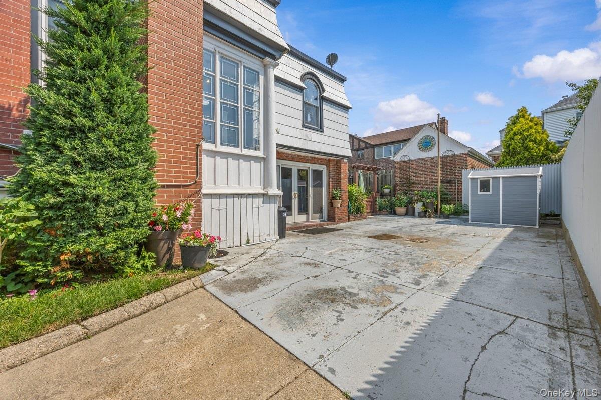 Single Family Beach 137th Street  Queens, NY 11694, MLS-1033528-36