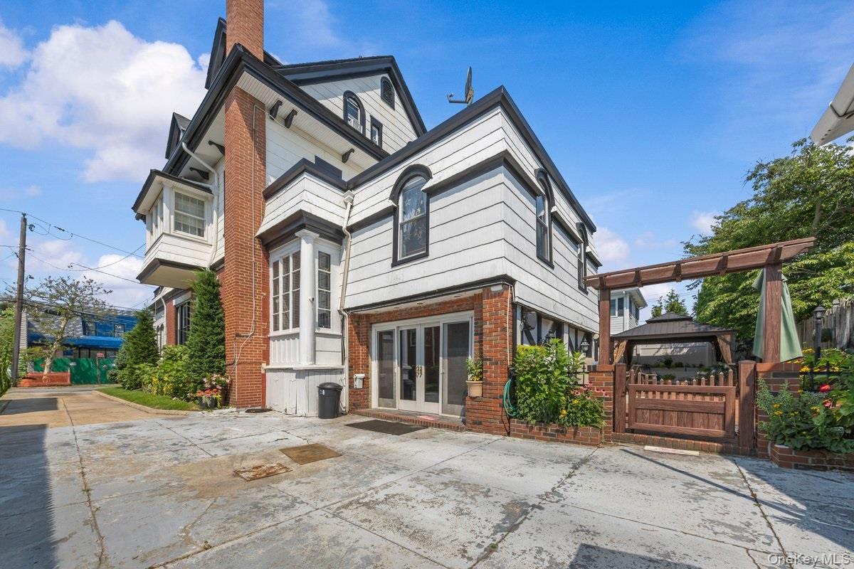 Single Family Beach 137th Street  Queens, NY 11694, MLS-1033528-37