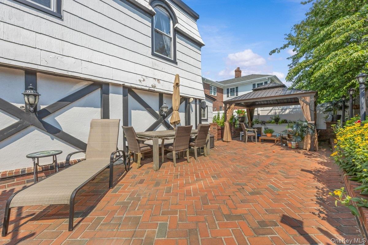 Single Family Beach 137th Street  Queens, NY 11694, MLS-1033528-38