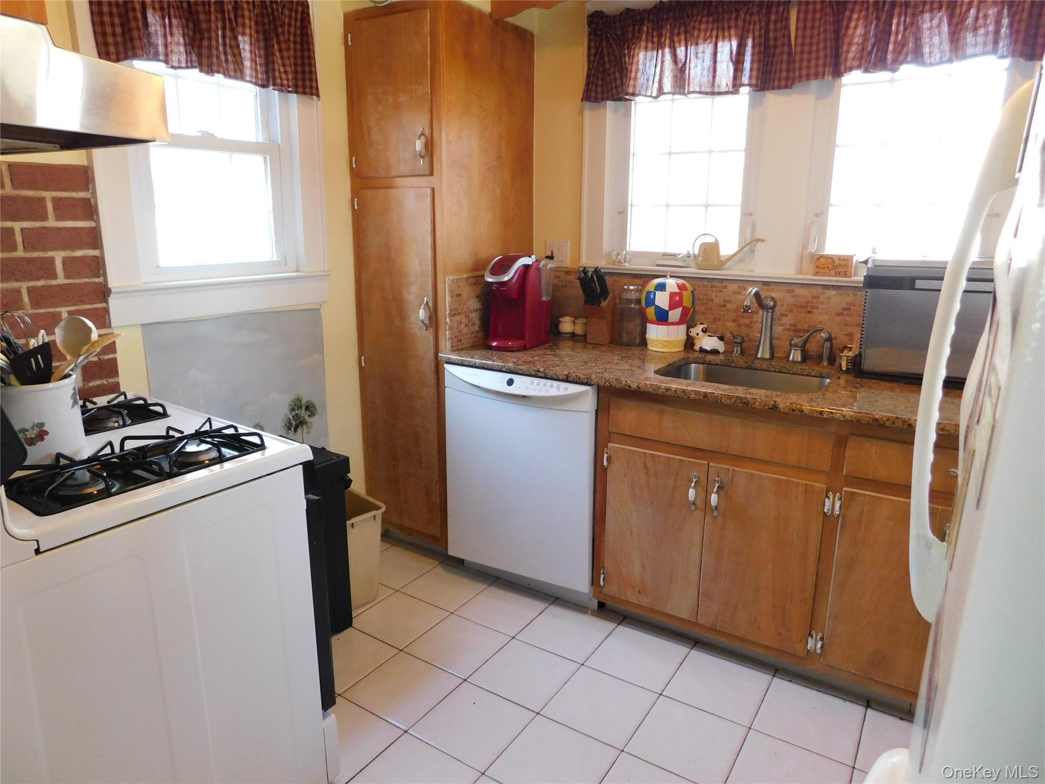 Single Family Cedar Road Suffolk County, NY 11792, MLS-1033537-16