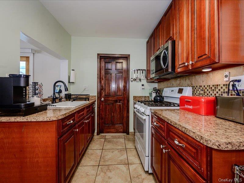 Single Family Edison Avenue Bronx, NY 10465, MLS-1033555-10