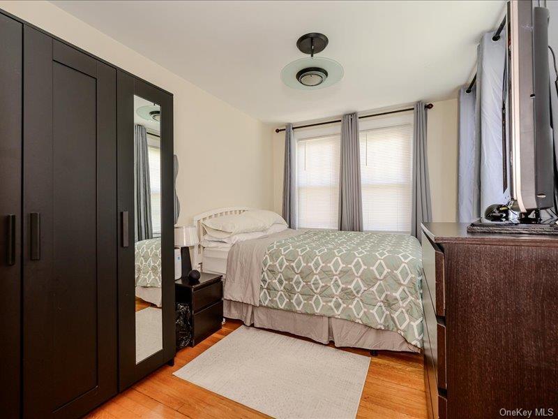 Single Family Edison Avenue Bronx, NY 10465, MLS-1033555-16