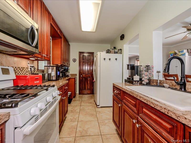 Single Family Edison Avenue Bronx, NY 10465, MLS-1033555-8