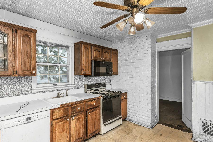 Single Family Emerson Avenue  Nassau County, NY 11001, MLS-1033558-11