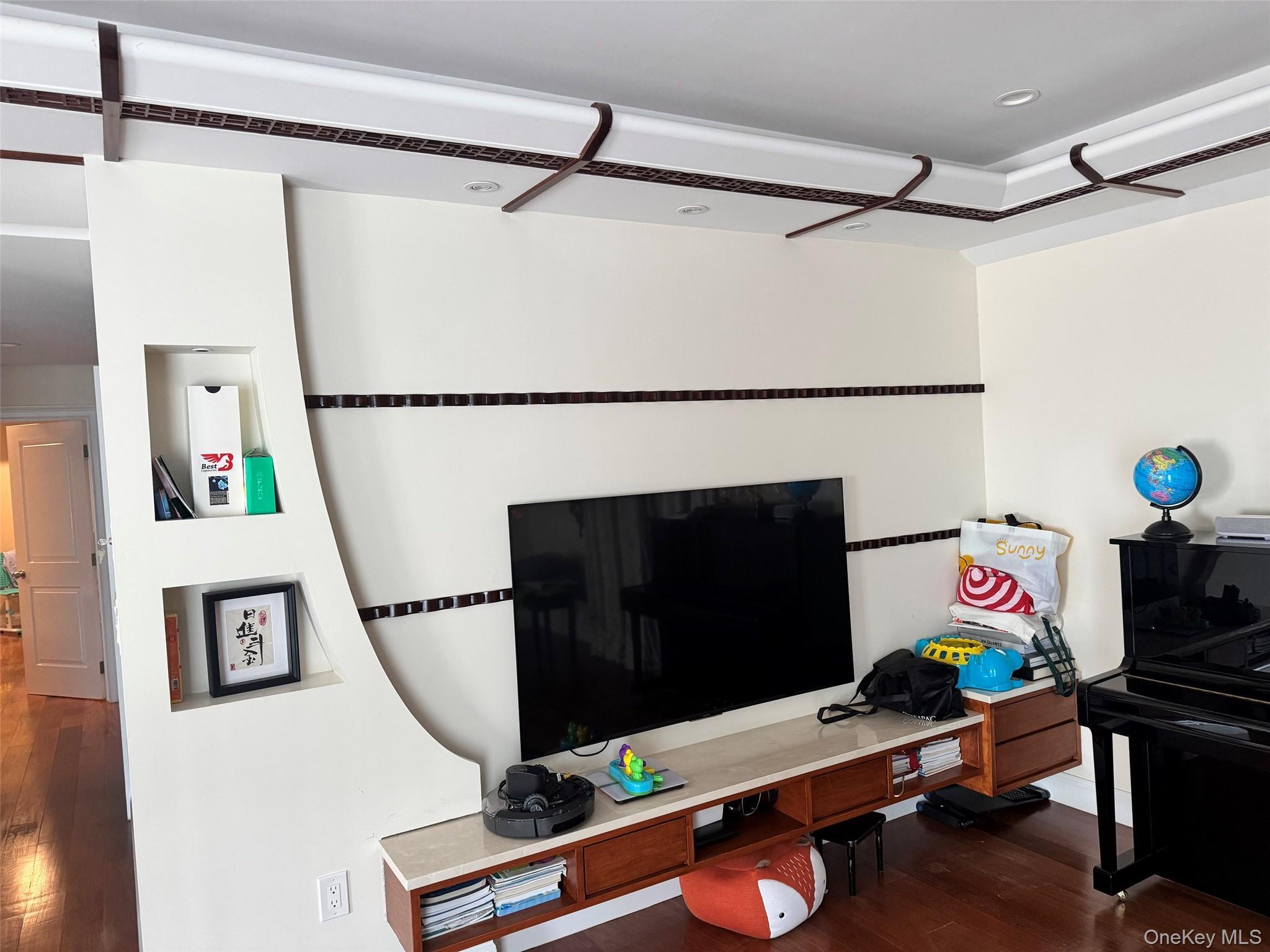 Single Family 18th Avenue Queens, NY 11357, MLS-1033566-16