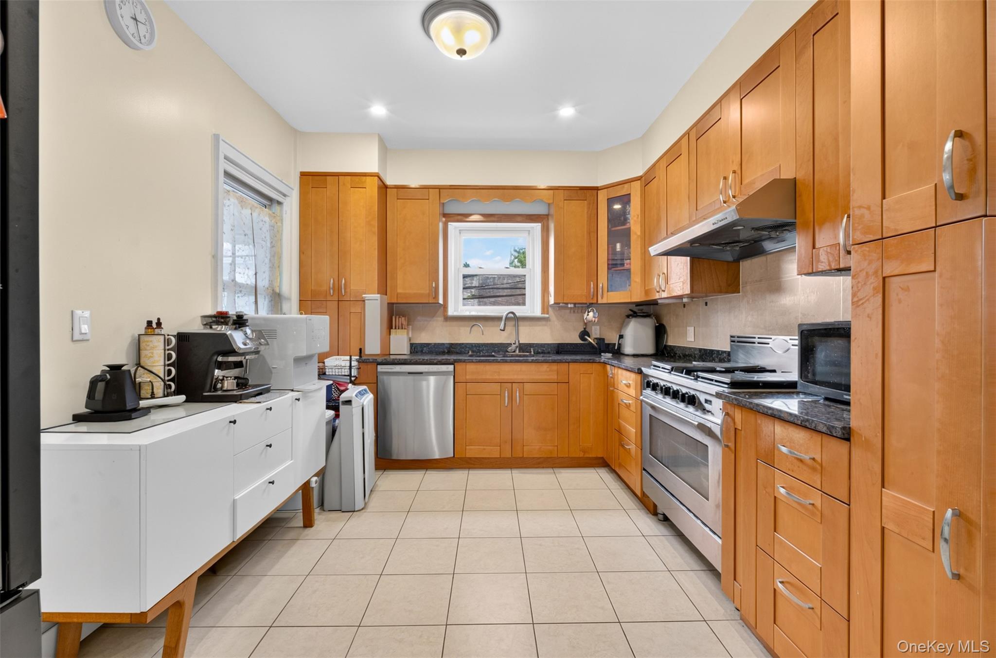 Single Family 172nd Street  Queens, NY 11358, MLS-1033568-8