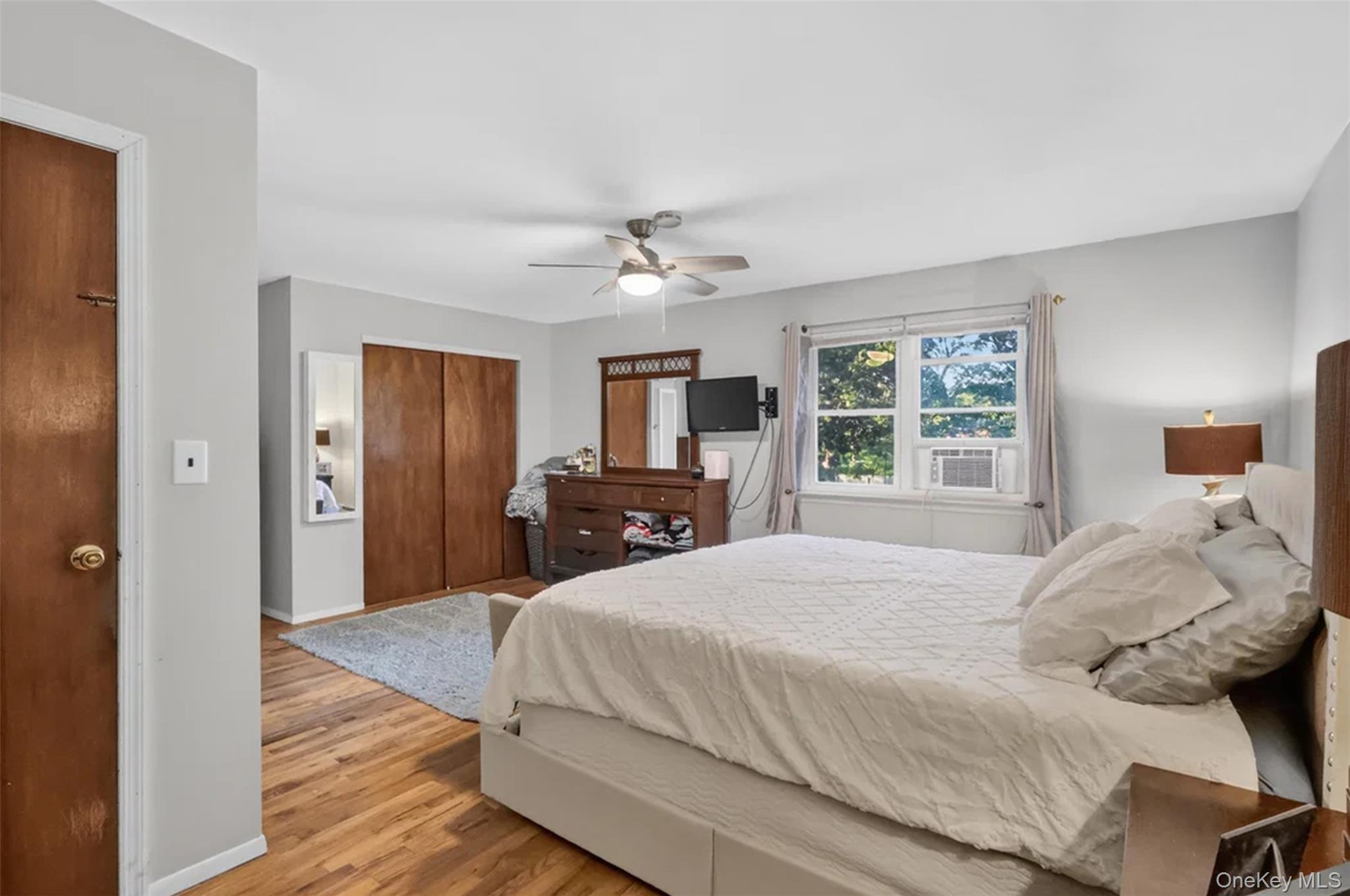 Single Family W End Avenue Suffolk County, NY 11967, MLS-1033653-11