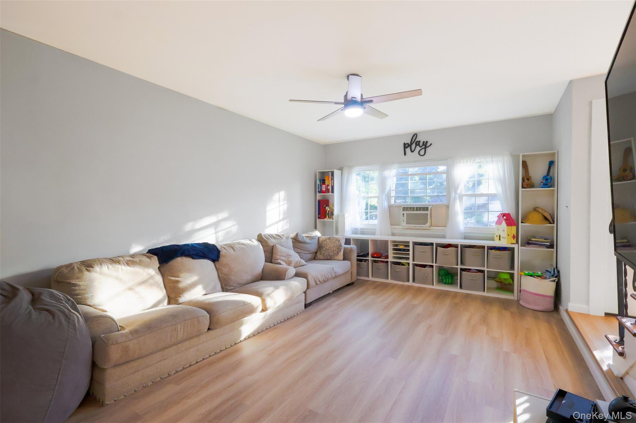 Single Family W End Avenue Suffolk County, NY 11967, MLS-1033653-6