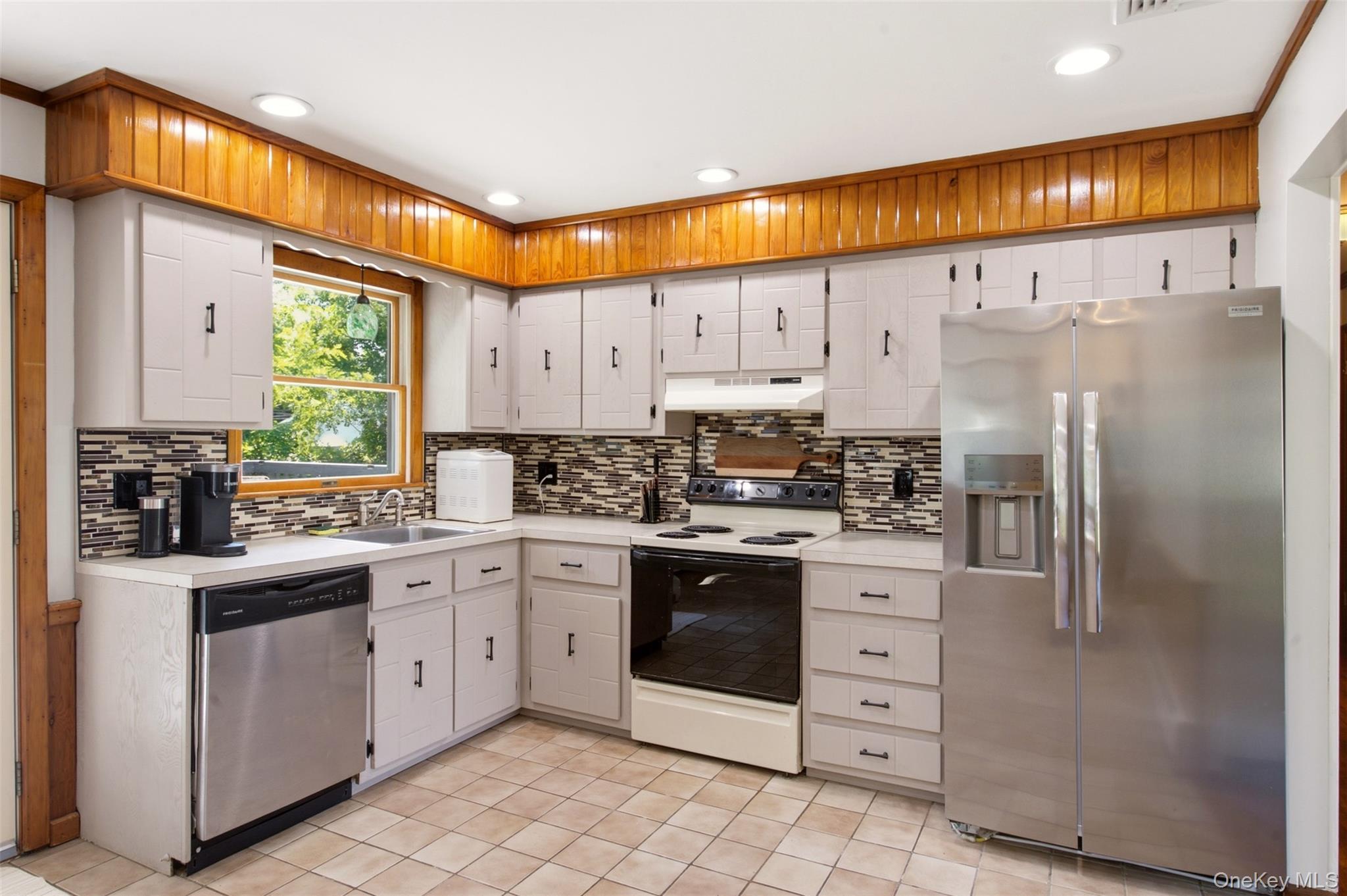 Single Family Musket Drive  Suffolk County, NY 11967, MLS-1033659-9