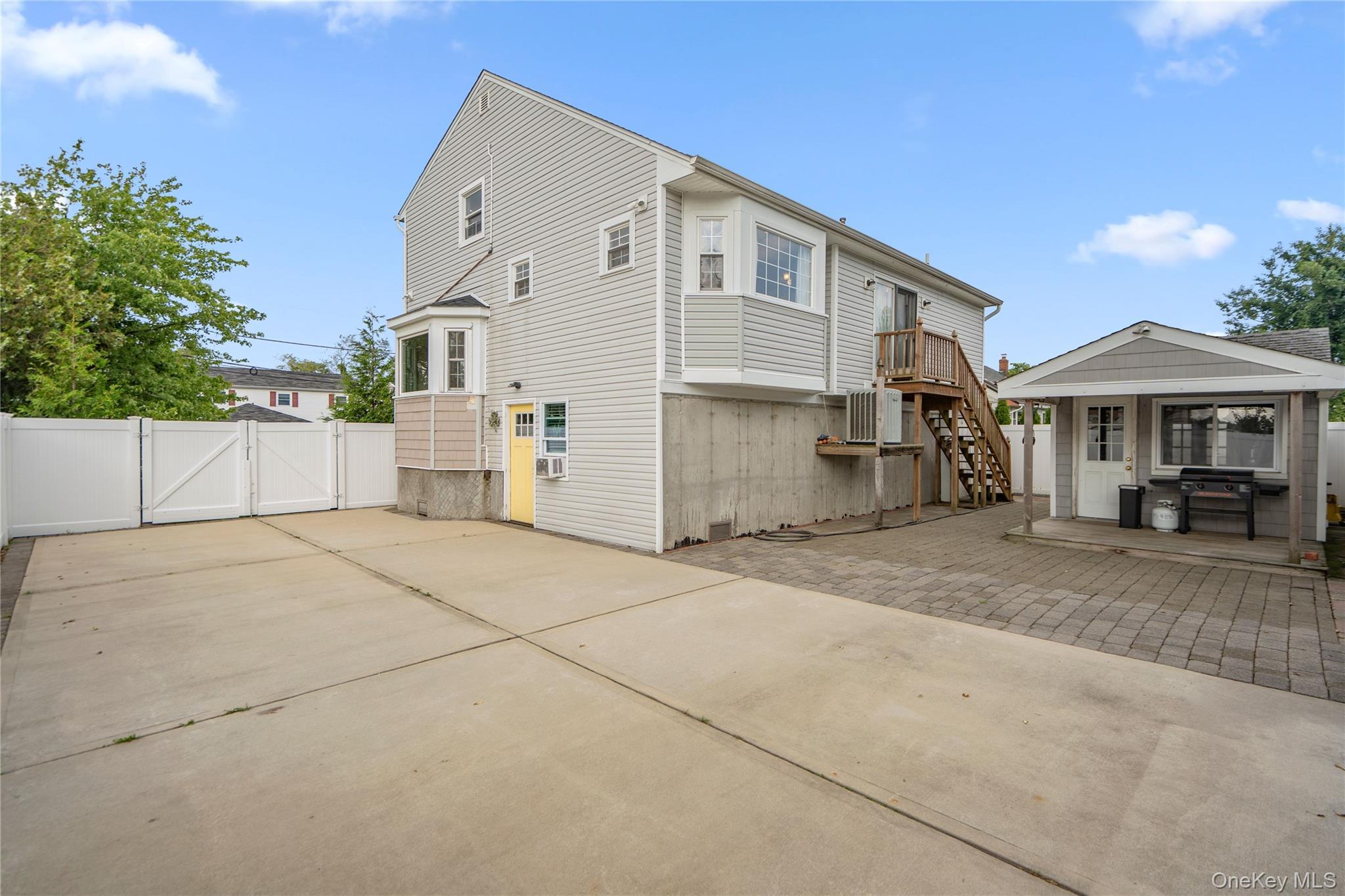 Single Family Wilshire Court Nassau County, NY 11520, MLS-1033727-26