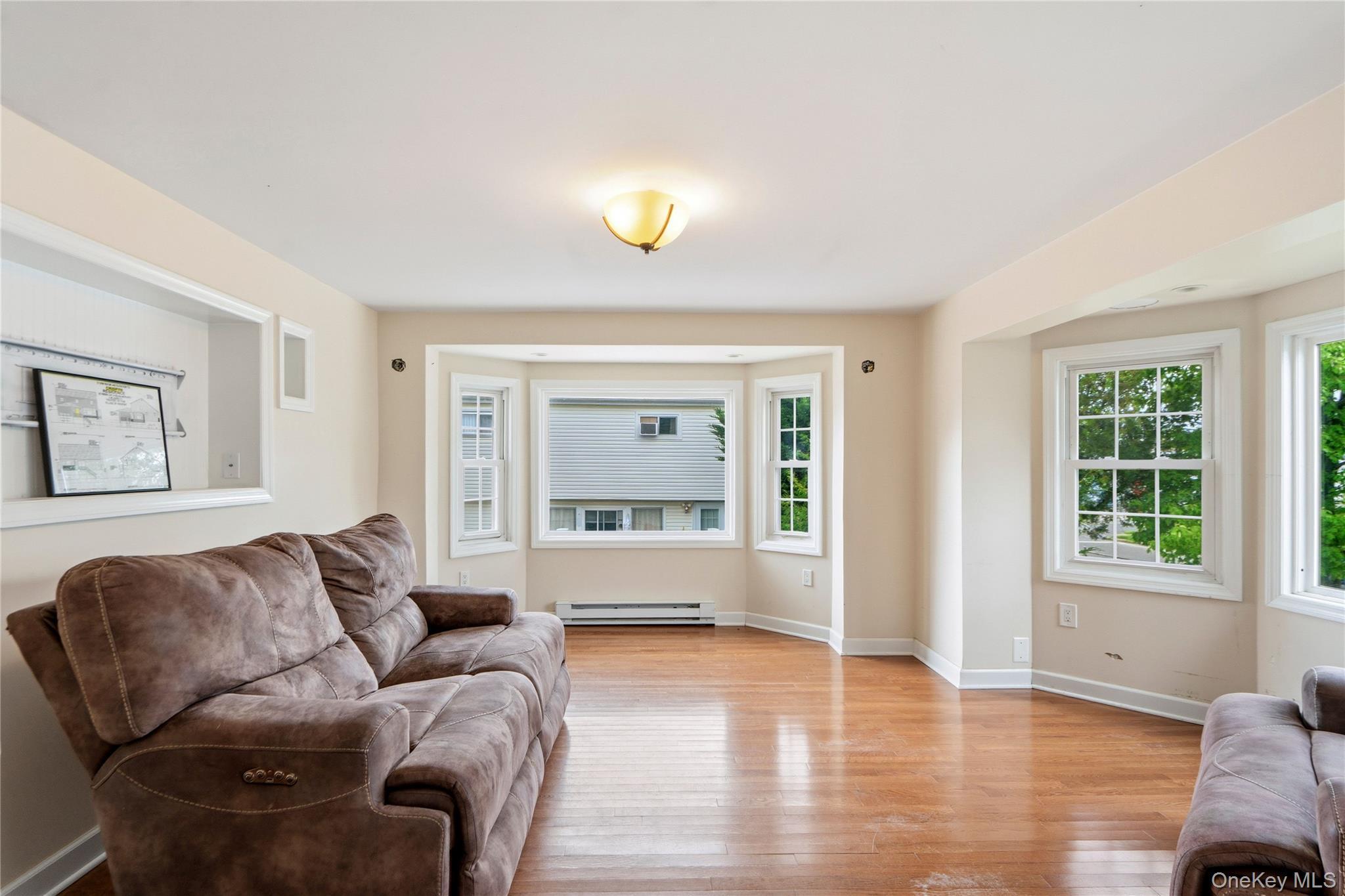 Single Family Wilshire Court Nassau County, NY 11520, MLS-1033727-4
