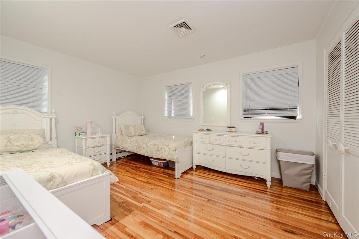 Single Family Cheshire Road Nassau County, NY 11096, MLS-1033735-11