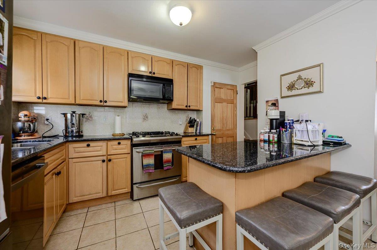 Single Family Cheshire Road Nassau County, NY 11096, MLS-1033735-9