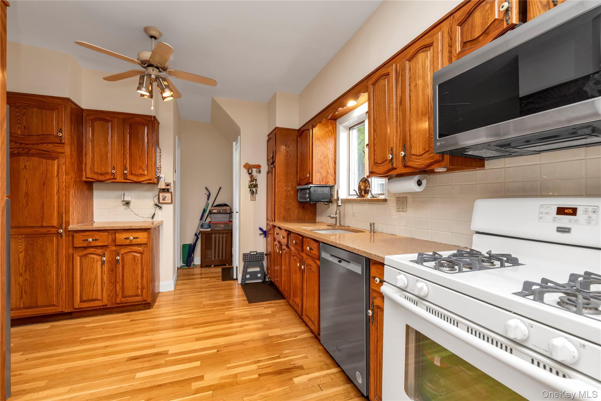 Single Family 48th Avenue Queens, NY 11364, MLS-1033799-11