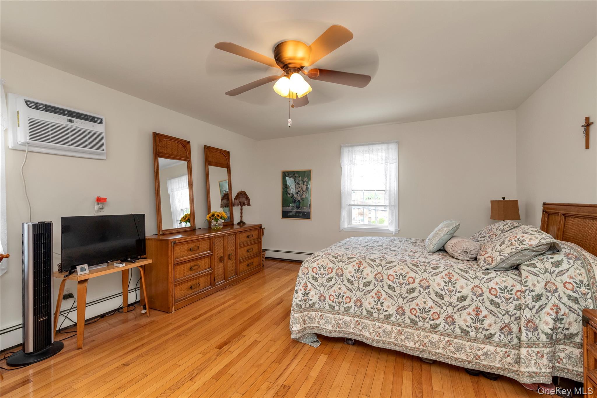 Single Family 48th Avenue Queens, NY 11364, MLS-1033799-13