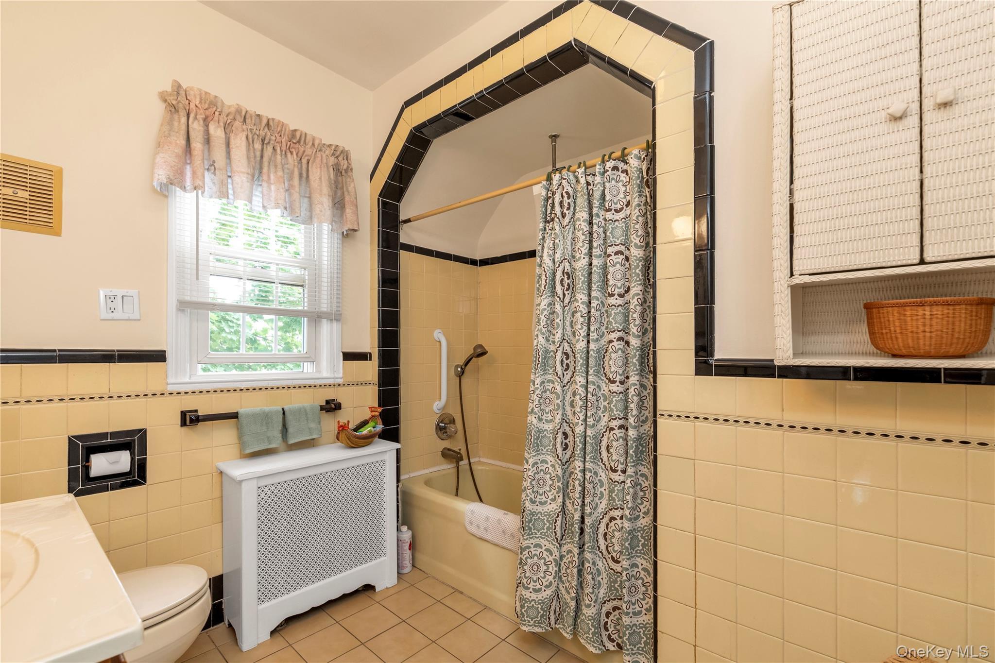 Single Family 48th Avenue Queens, NY 11364, MLS-1033799-18