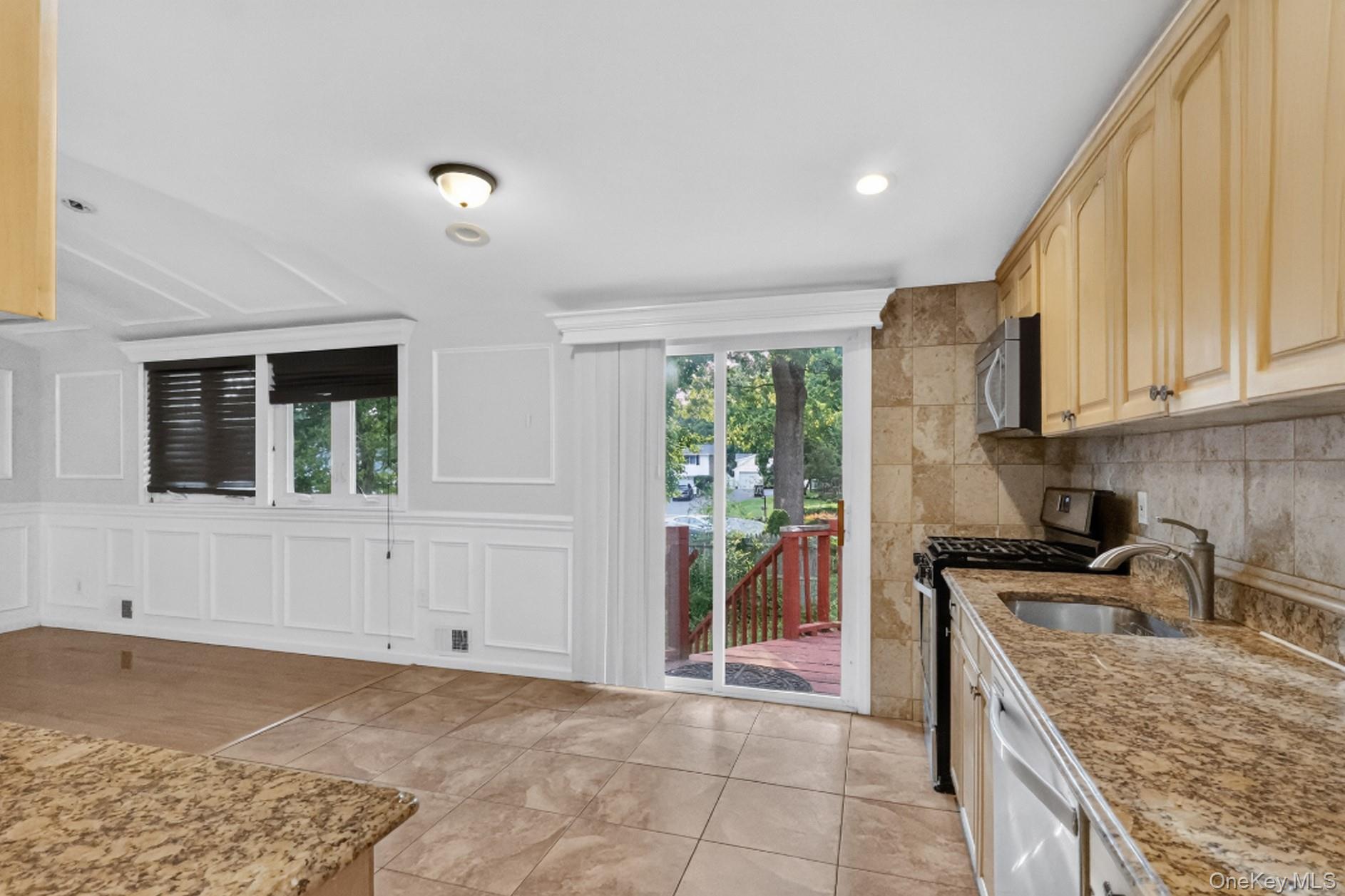 Single Family Branch Lane Suffolk County, NY 11733, MLS-1033815-4
