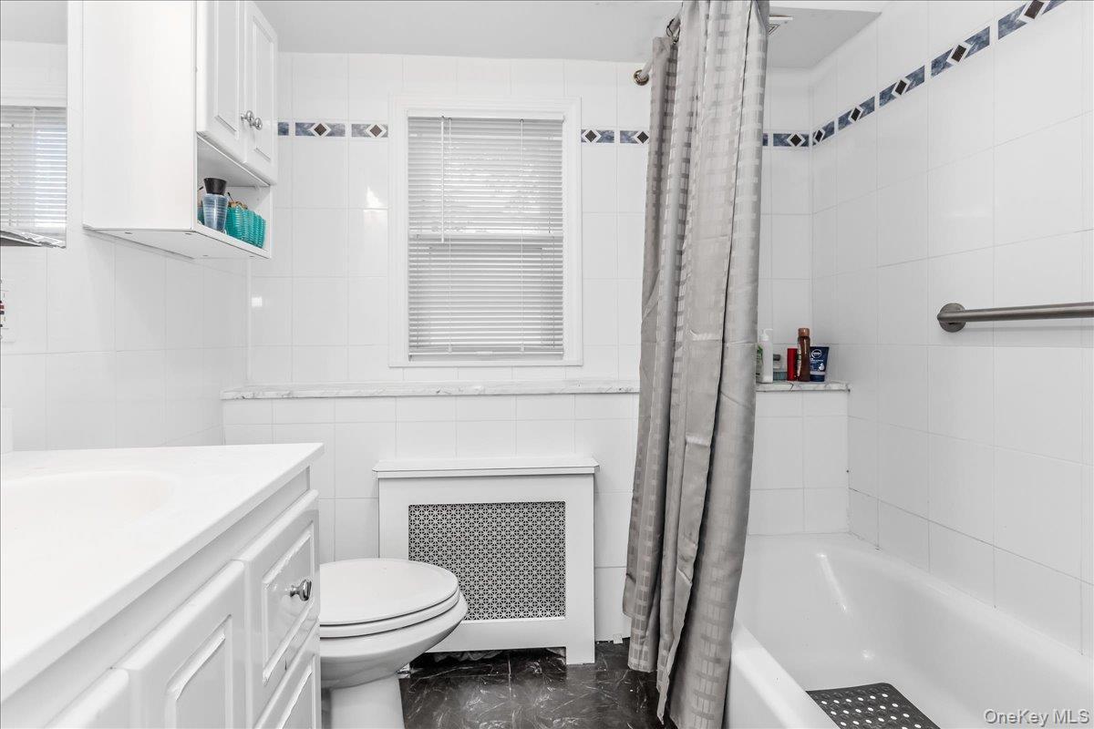 Single Family Netz Place Nassau County, NY 11507, MLS-1033844-25