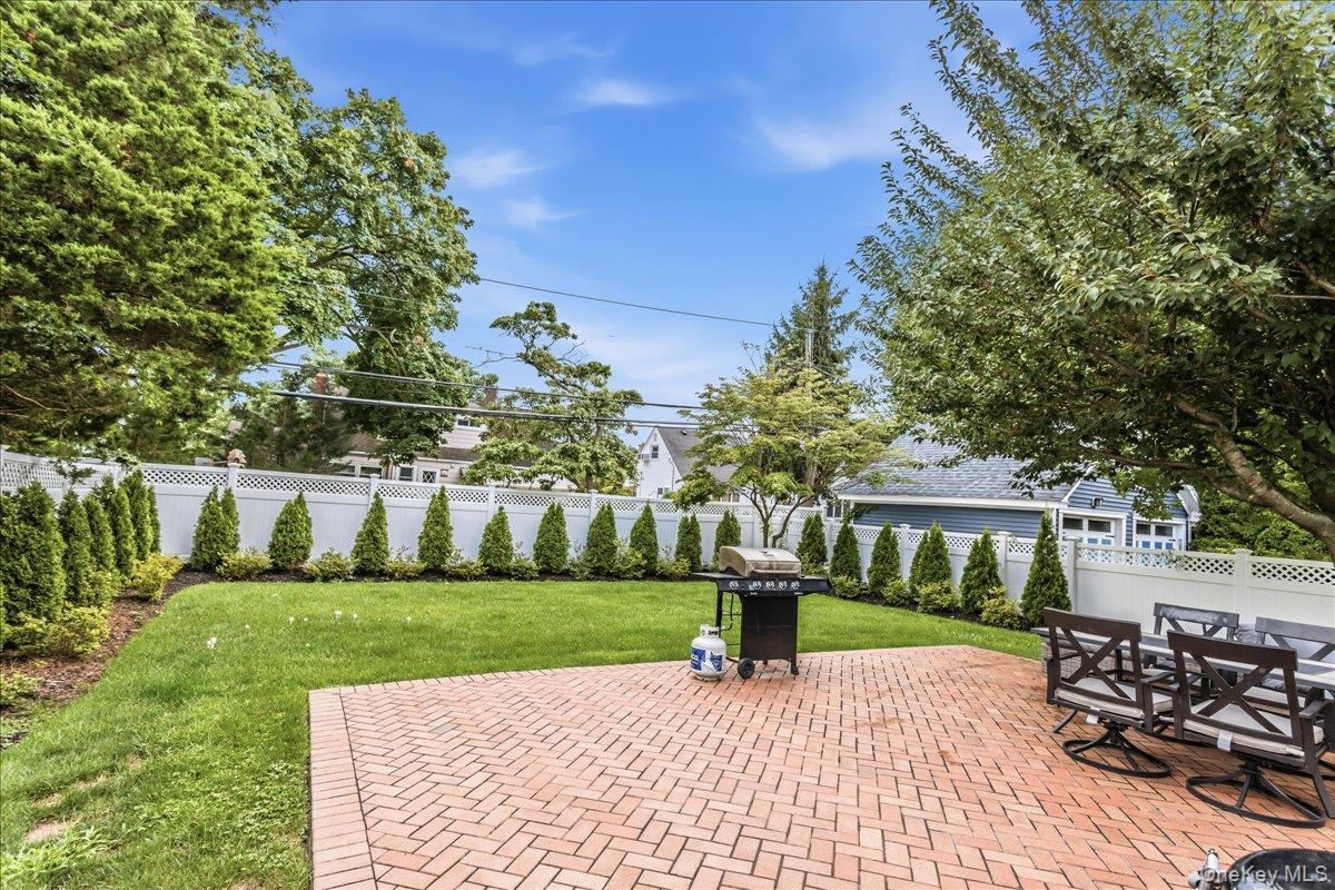 Single Family Netz Place Nassau County, NY 11507, MLS-1033844-27