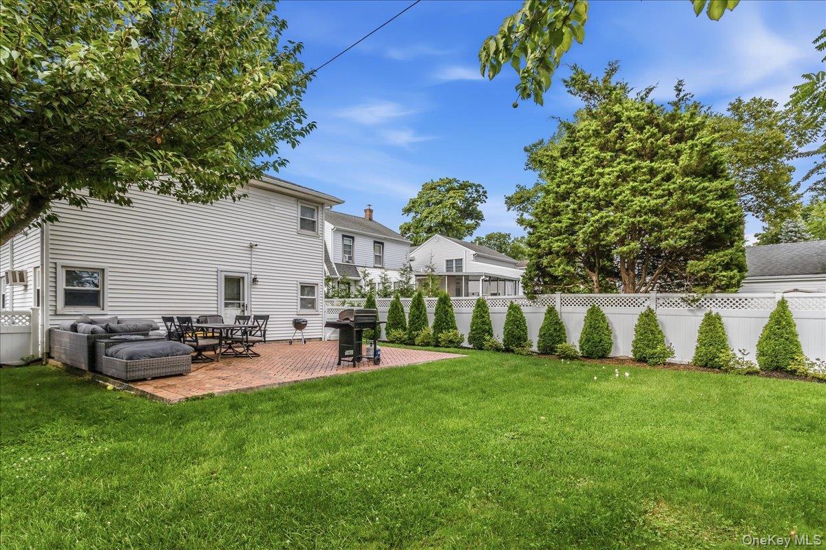 Single Family Netz Place Nassau County, NY 11507, MLS-1033844-28