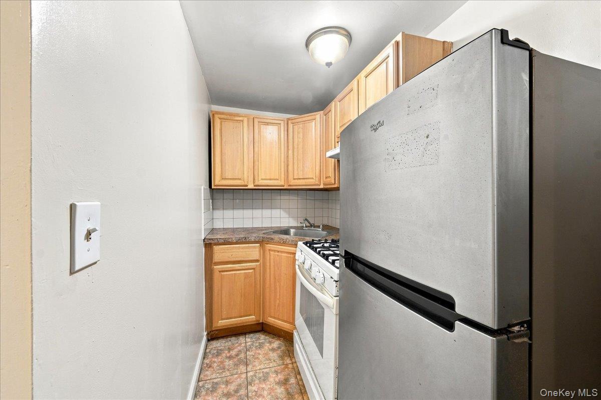 Commercial Sale E 219th Street Bronx, NY 10469, MLS-1033848-16