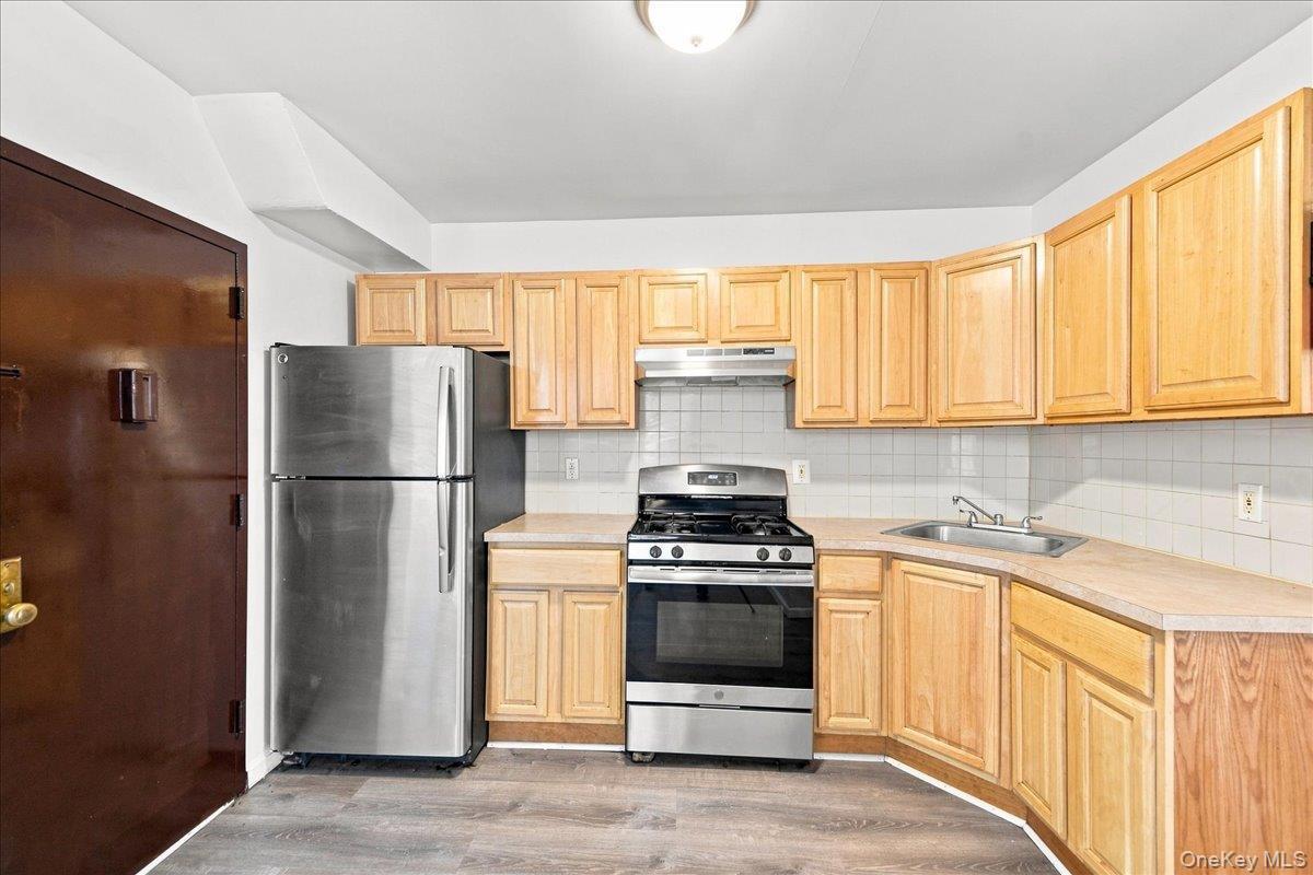 Commercial Sale E 219th Street Bronx, NY 10469, MLS-1033848-7