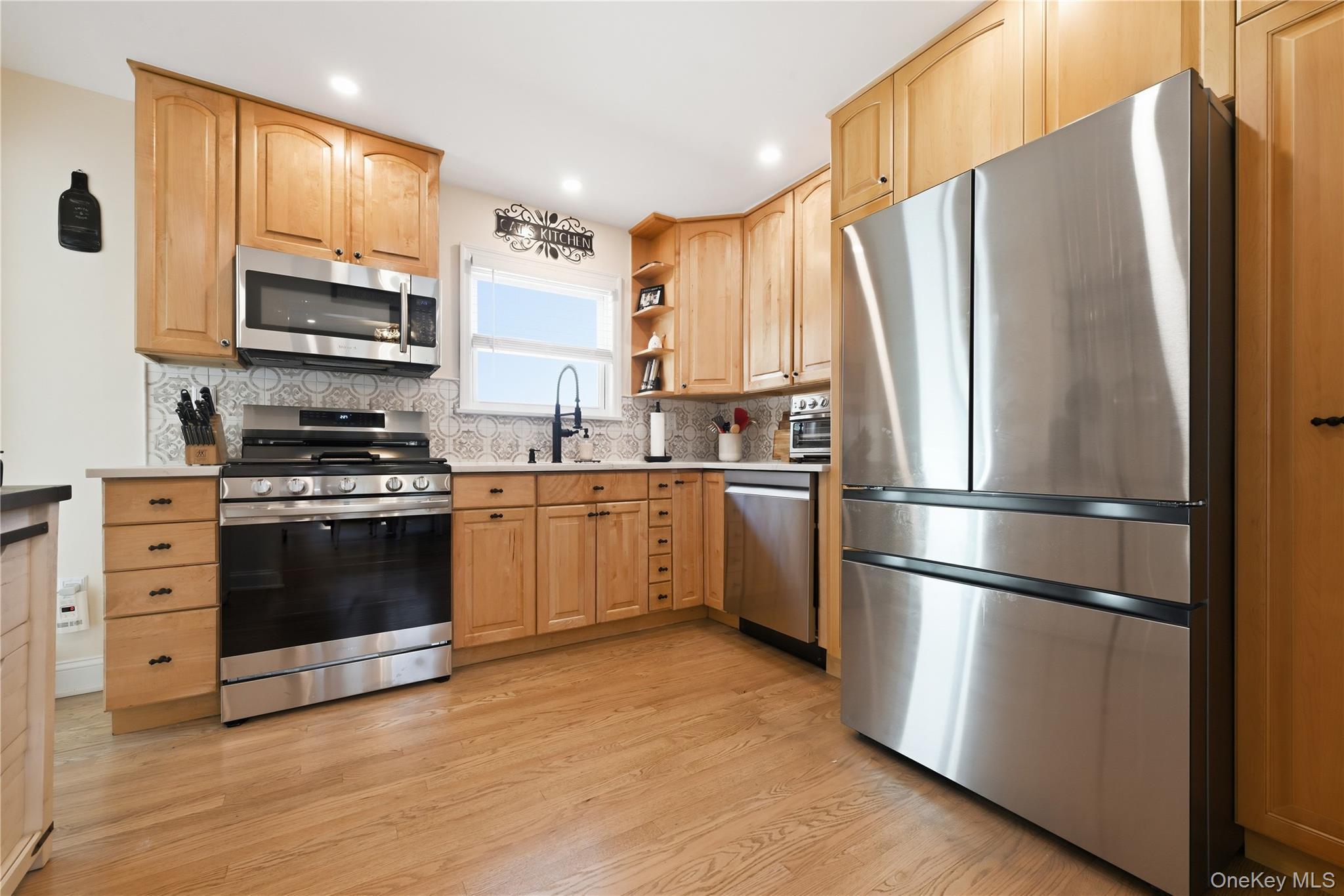 Single Family Manatuck Boulevard  Suffolk County, NY 11706, MLS-1033857-10
