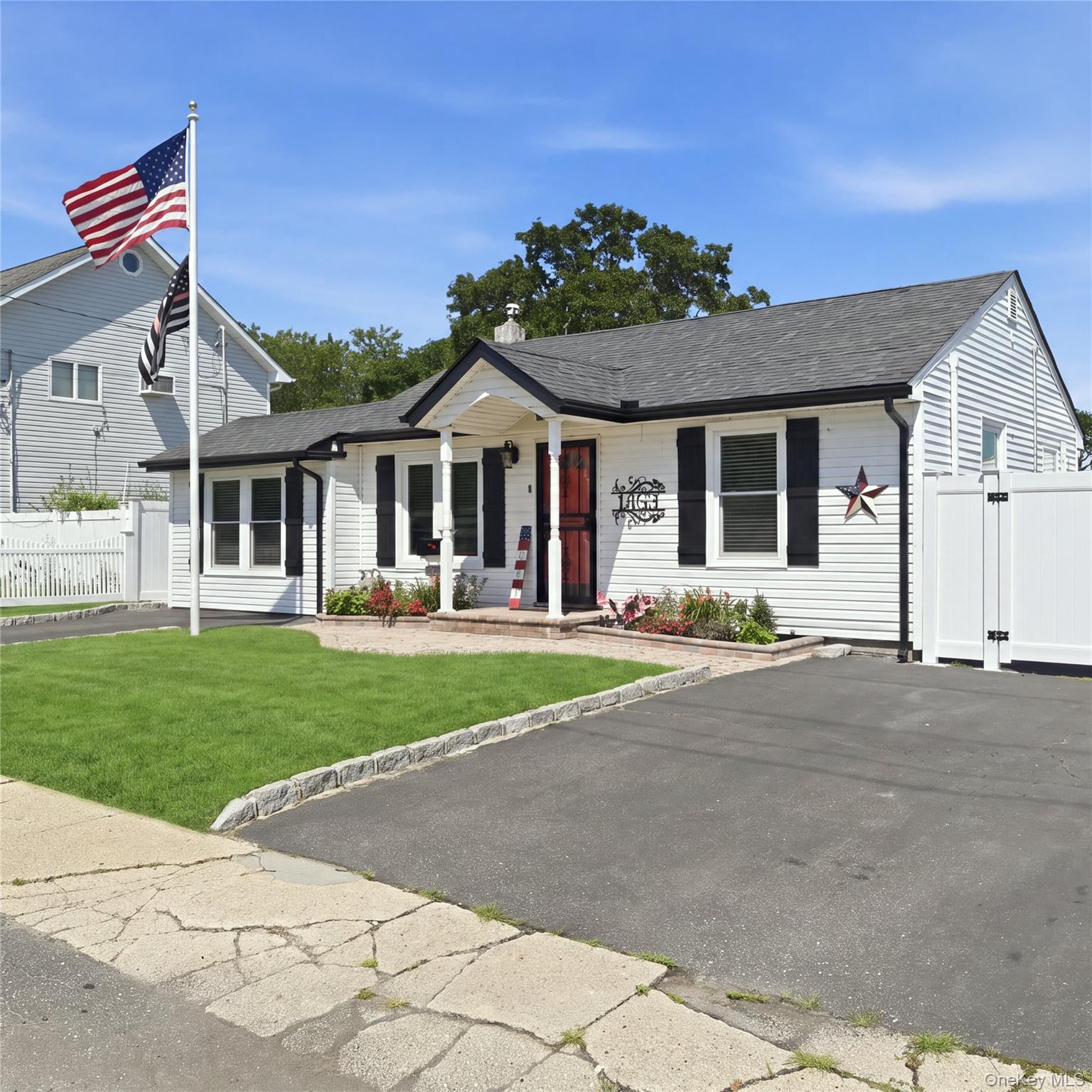 Single Family Manatuck Boulevard  Suffolk County, NY 11706, MLS-1033857-29