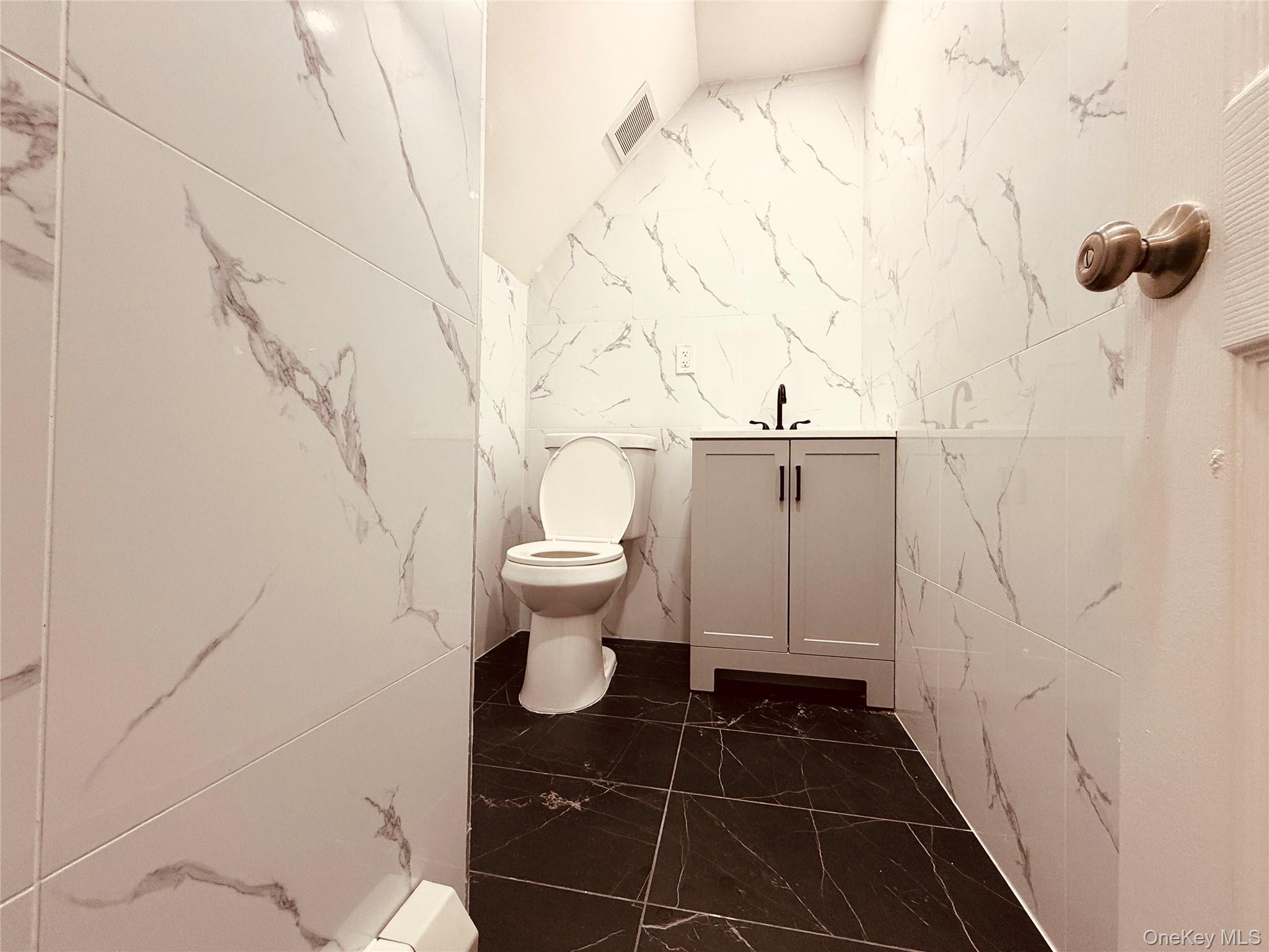 Single Family Pilgrim Avenue Bronx, NY 10461, MLS-1033862-15