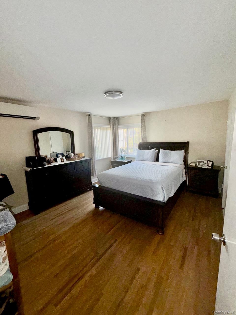 Single Family Seymour Avenue  Bronx, NY 10469, MLS-1033880-10