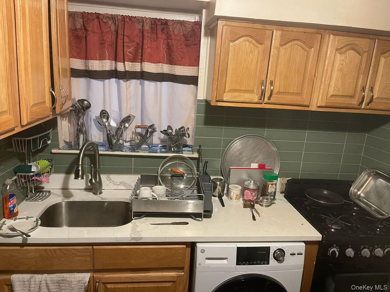 Single Family Seymour Avenue  Bronx, NY 10469, MLS-1033880-13