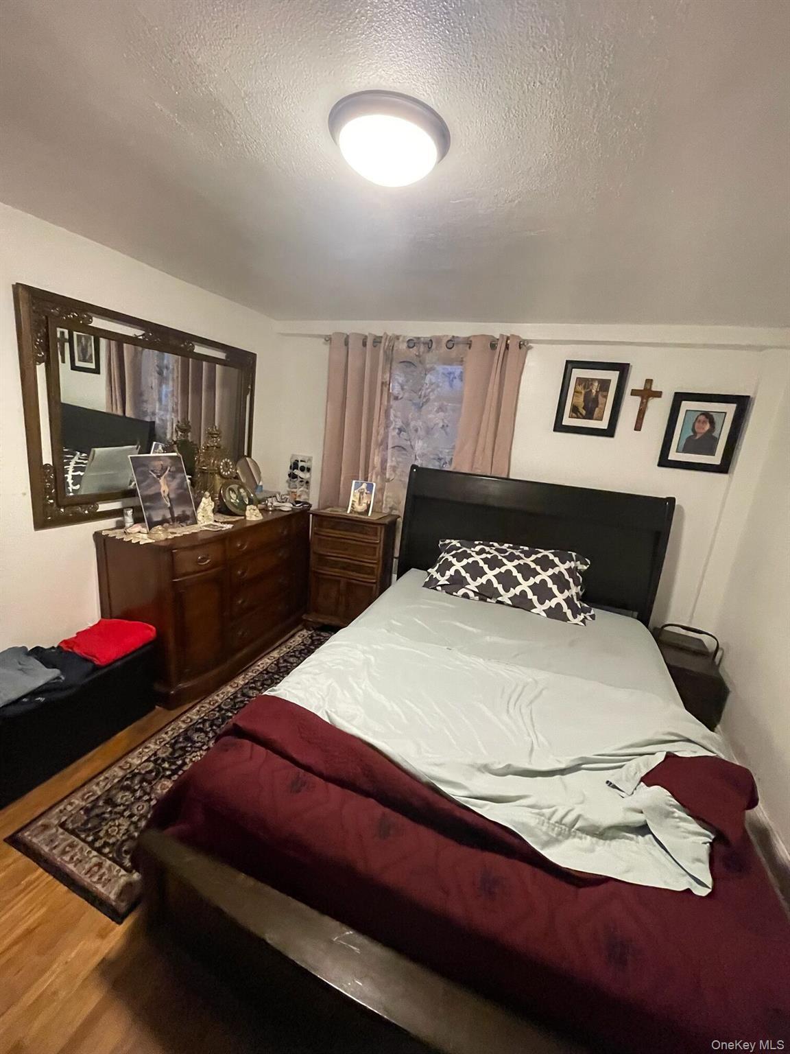 Single Family Seymour Avenue  Bronx, NY 10469, MLS-1033880-15