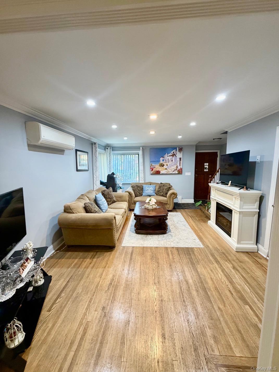 Single Family Seymour Avenue  Bronx, NY 10469, MLS-1033880-19