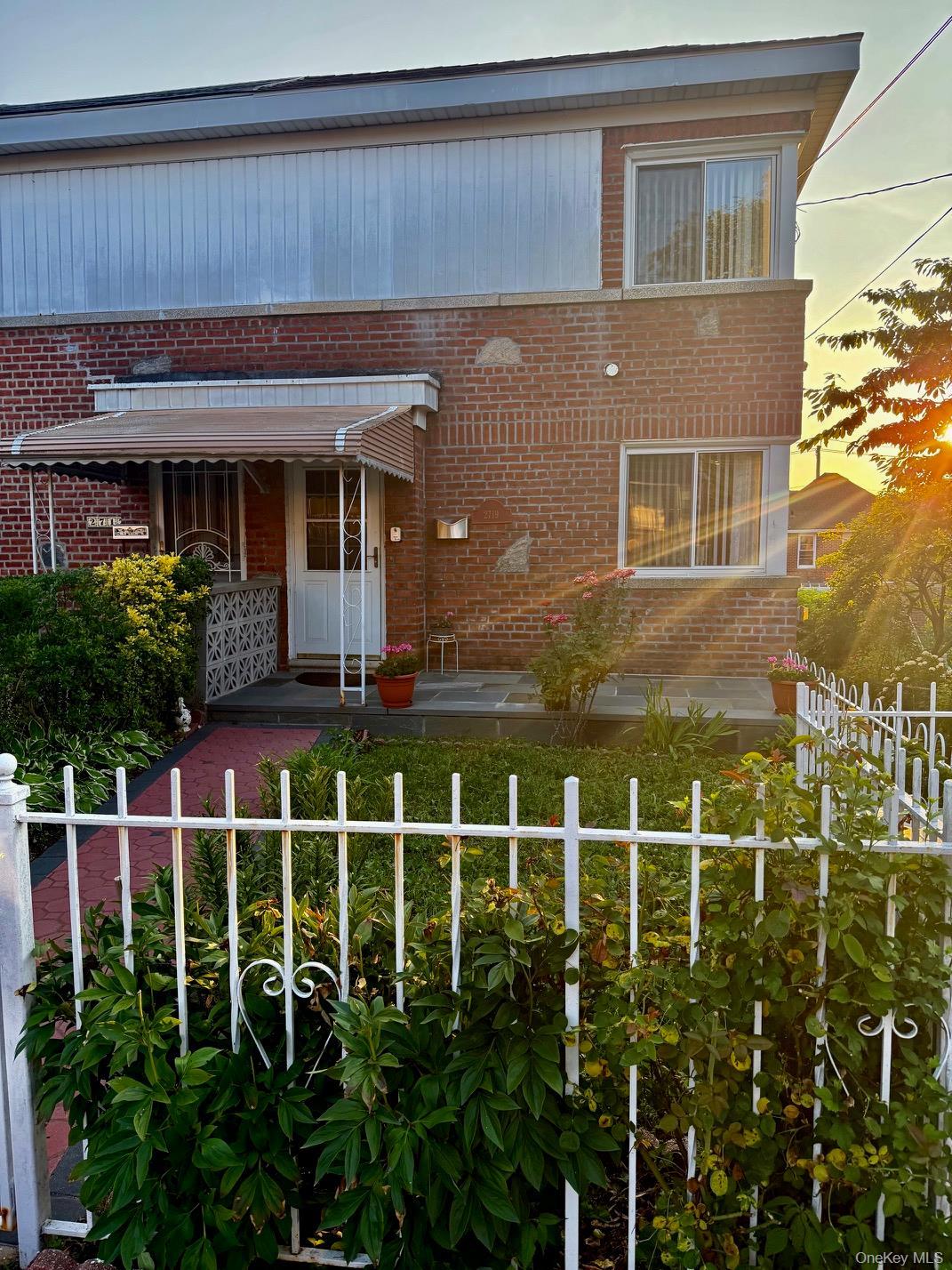 Single Family Seymour Avenue  Bronx, NY 10469, MLS-1033880-2