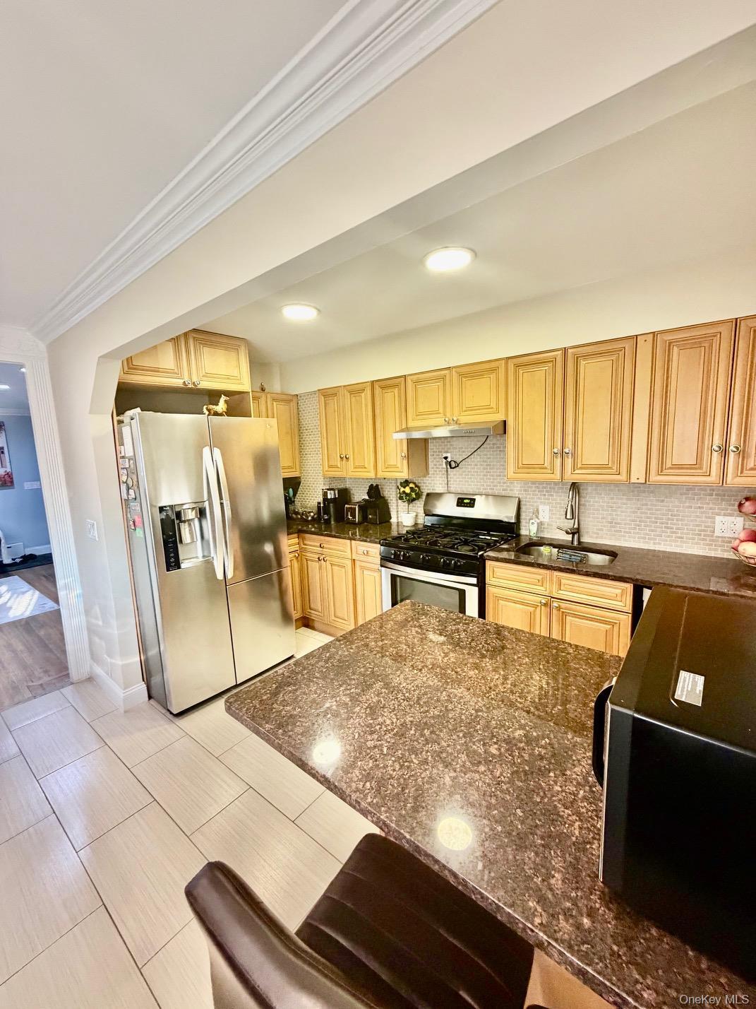 Single Family Seymour Avenue  Bronx, NY 10469, MLS-1033880-7