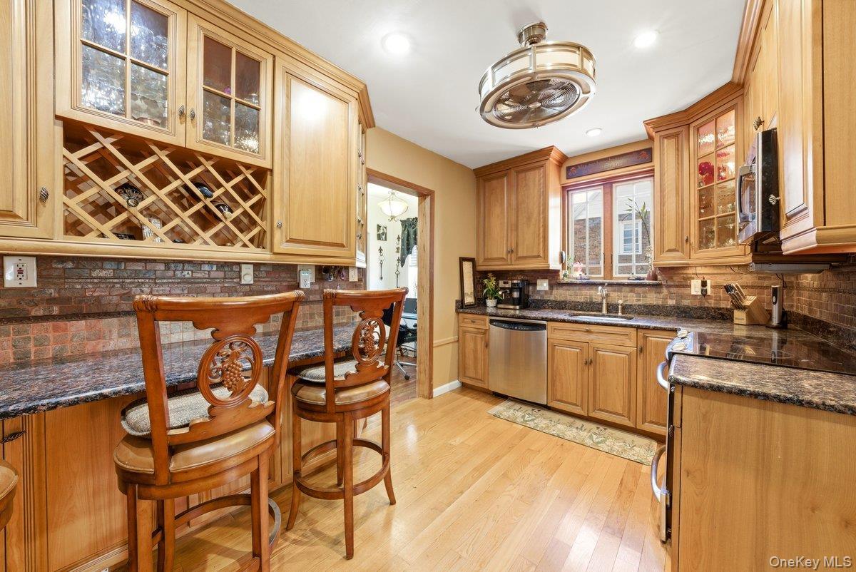 Single Family Cumberland Drive  Westchester County, NY 10704, MLS-1033881-16