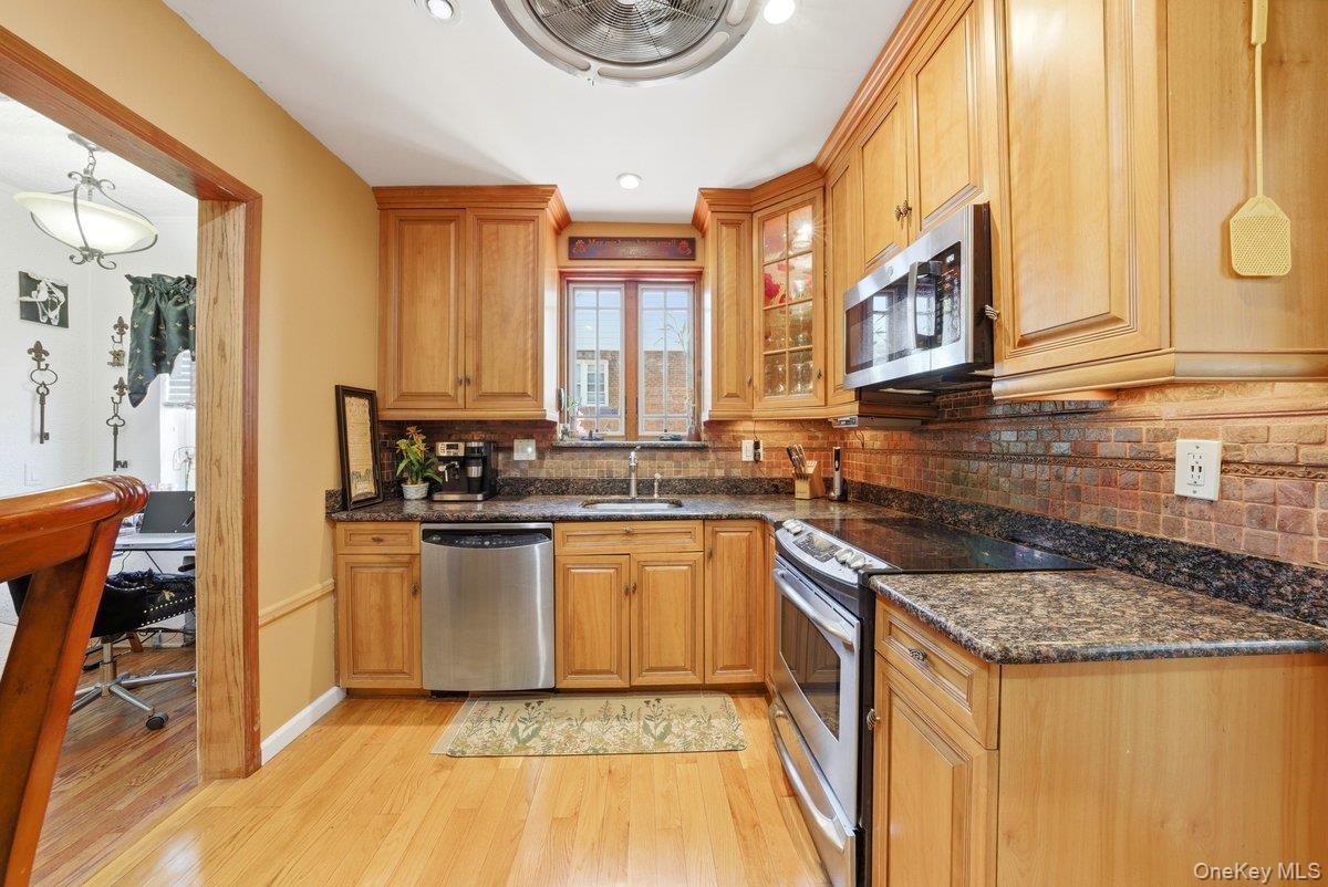 Single Family Cumberland Drive  Westchester County, NY 10704, MLS-1033881-17