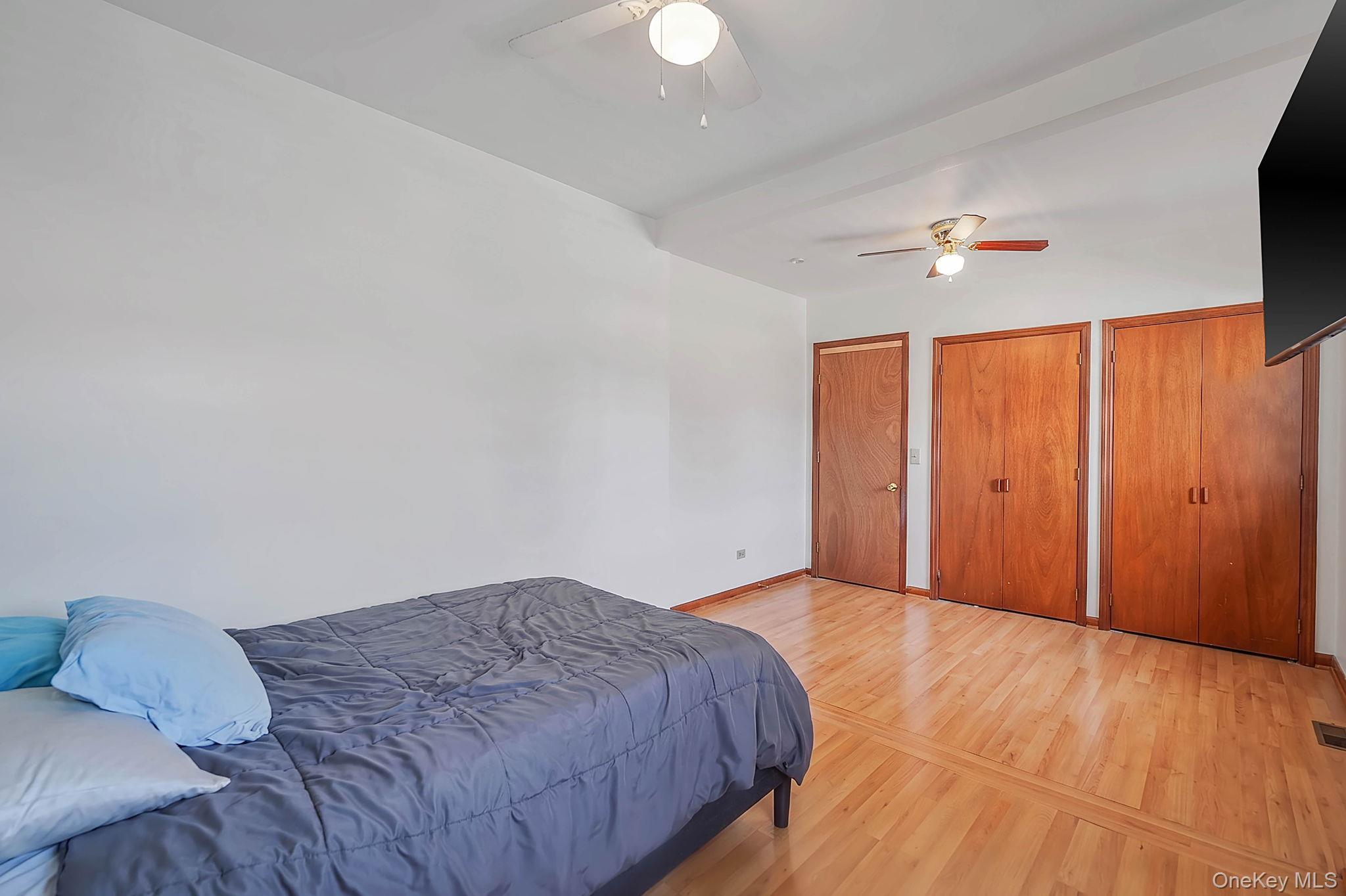 Single Family Liberty Avenue Suffolk County, NY 11757, MLS-1033941-15