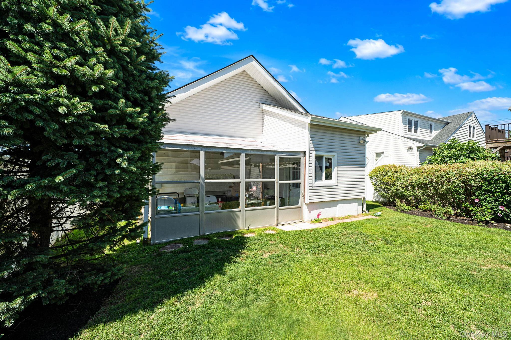 Single Family Liberty Avenue Suffolk County, NY 11757, MLS-1033941-23