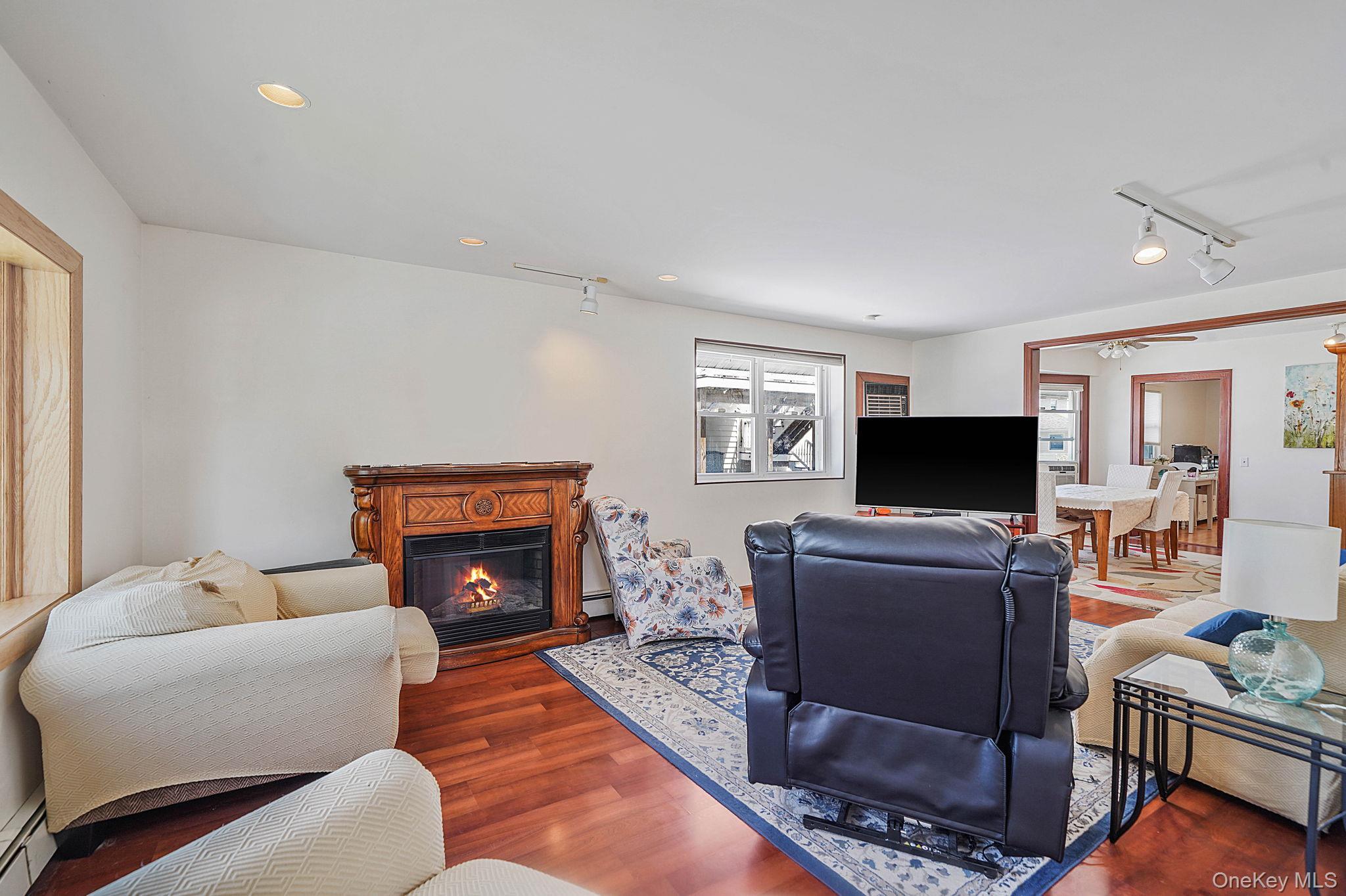Single Family Liberty Avenue Suffolk County, NY 11757, MLS-1033941-8