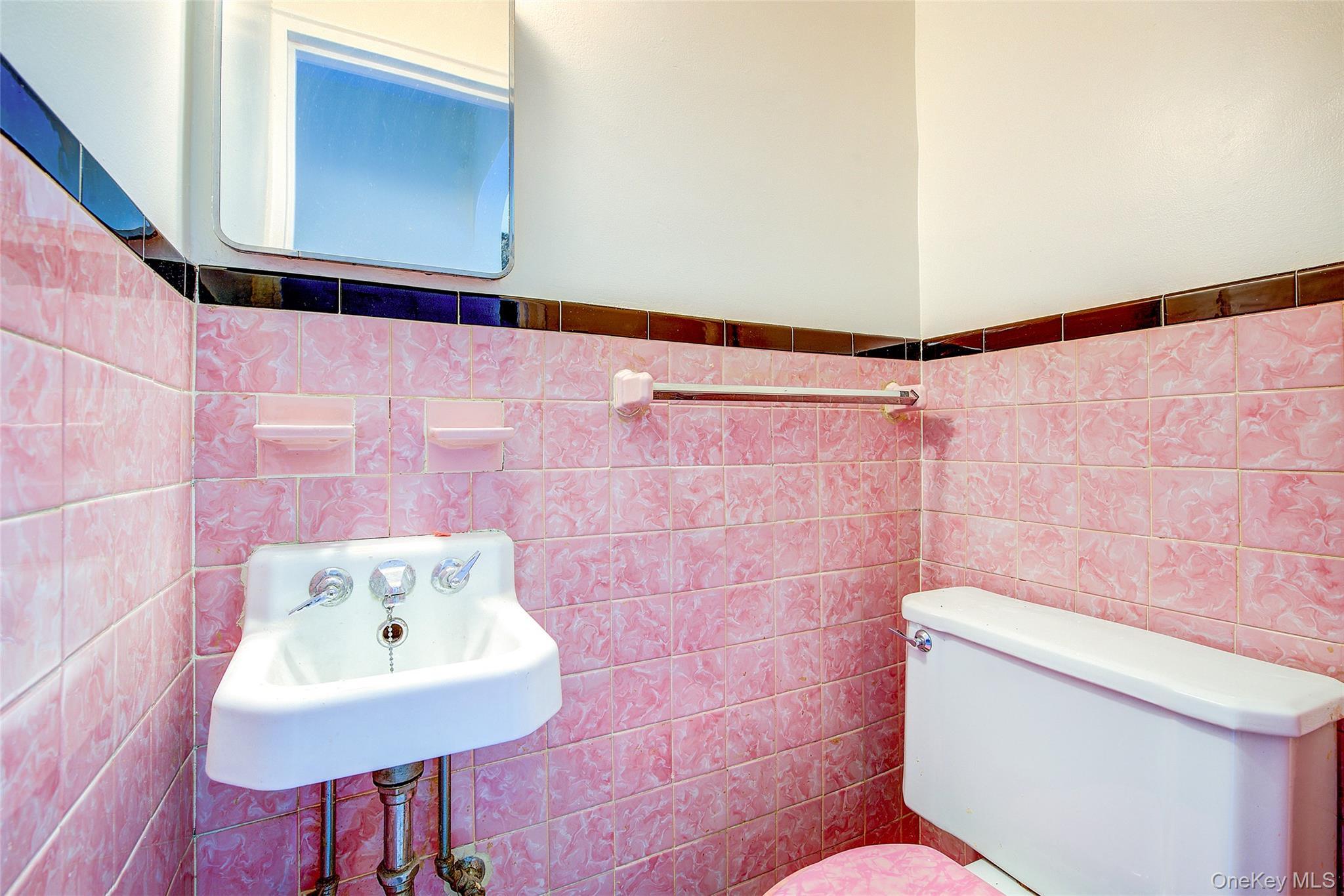Single Family 207th Street Queens, NY 11364, MLS-1033964-17