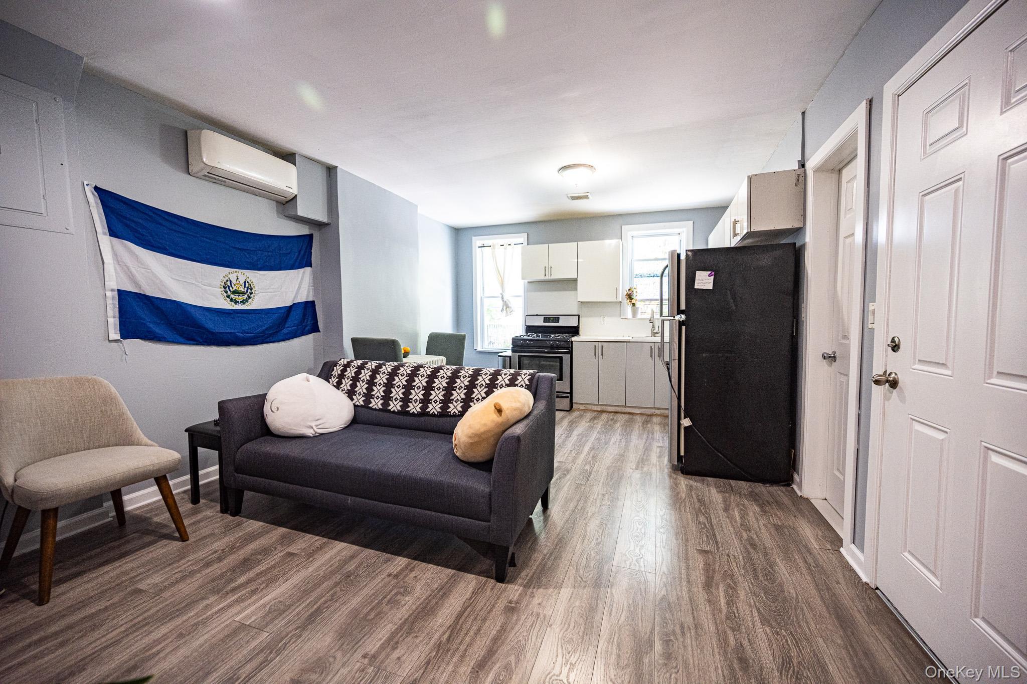 Single Family Montauk Avenue  Brooklyn, NY 11208, MLS-1033974-4