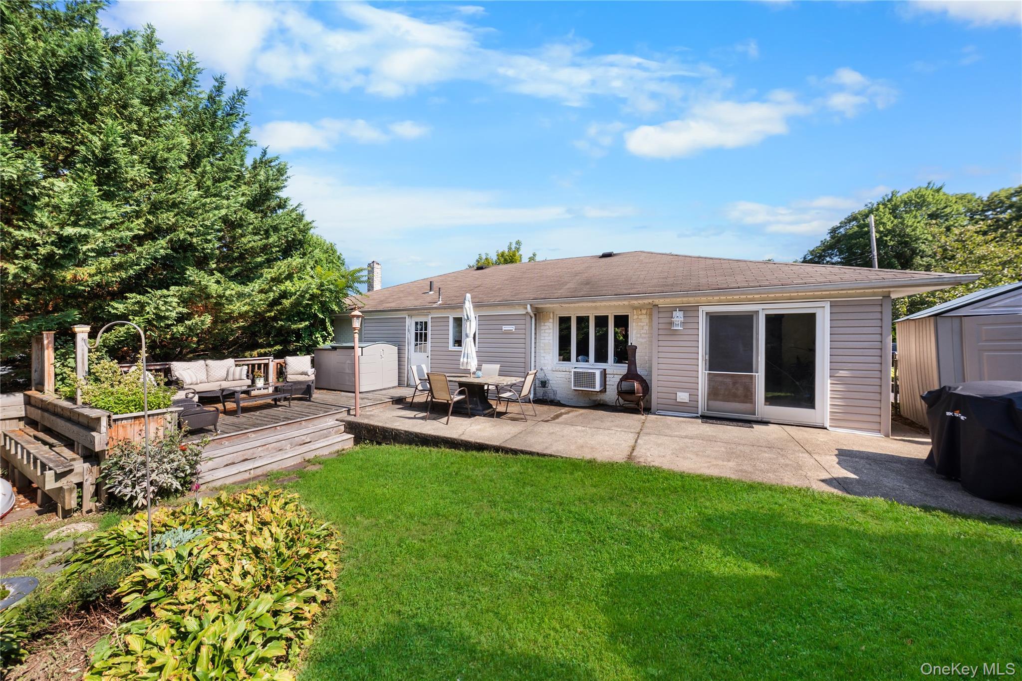 Single Family Charmian Street Suffolk County, NY 11746, MLS-1034006-16