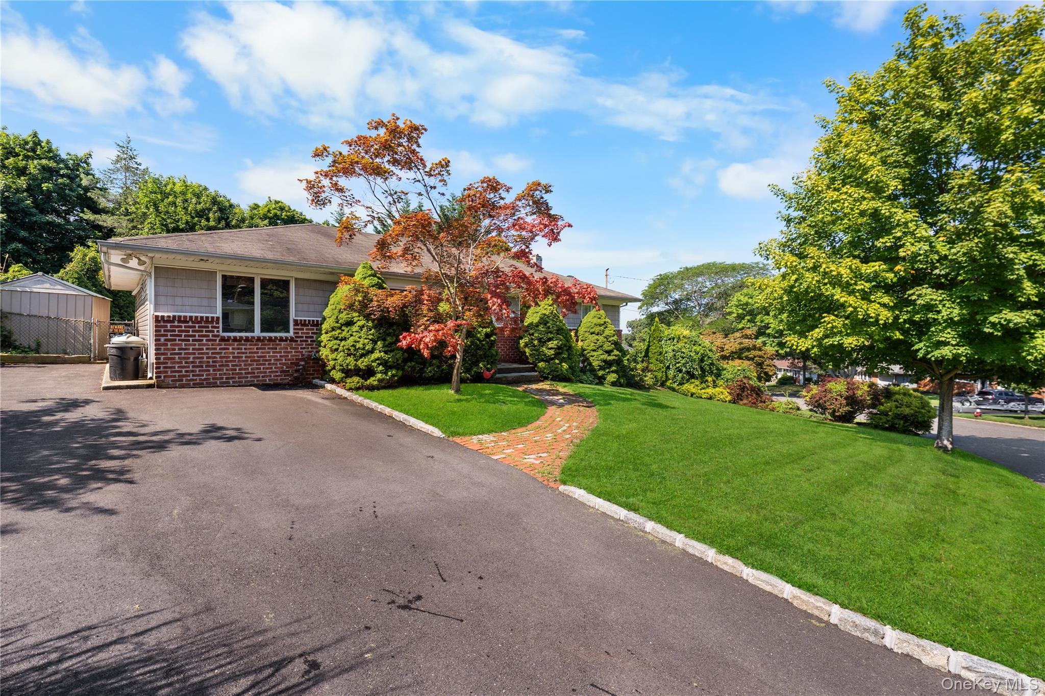 Single Family Charmian Street Suffolk County, NY 11746, MLS-1034006-2
