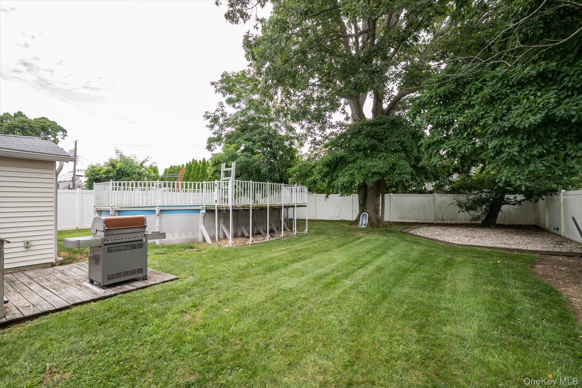 Single Family Ruth Place Nassau County, NY 11710, MLS-1034022-17